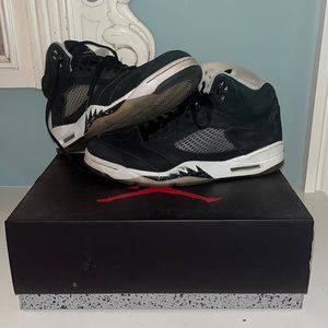 Air Jordan 5 Retro Oreos | Men’s size 10